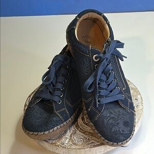BIZA  AZTEC FLORAL LEATHER LACE UP & FUNCTIONAL ZIP SNEAKERS SIZE 38/7